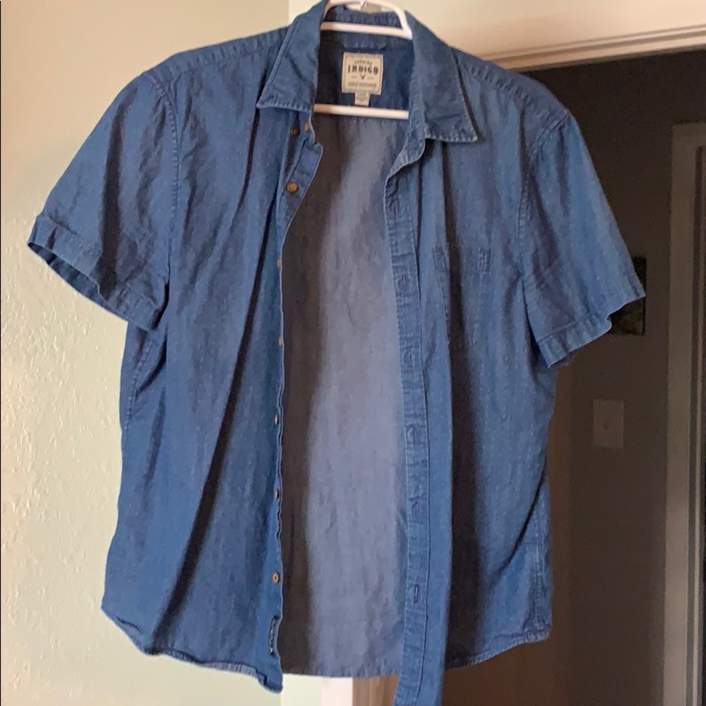 Men’s shirt sleeve button down